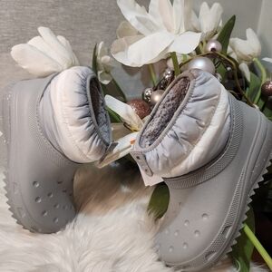 Crocs Neo Puff Shorty Boot Womens Ankle Lined Grey White Snow new